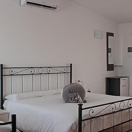 Agriturismo Pelos Ruda Bagian luar foto